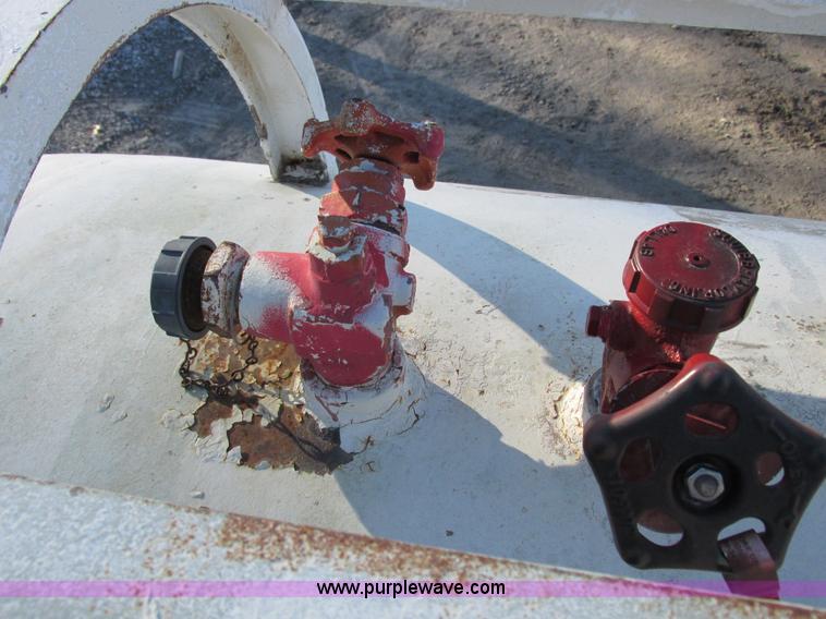 image for item I8797 Anhydrous ammonia nurse tank