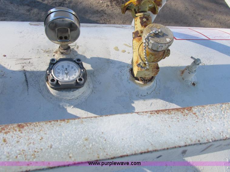 image for item I8797 Anhydrous ammonia nurse tank