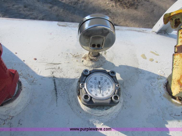 image for item I8797 Anhydrous ammonia nurse tank