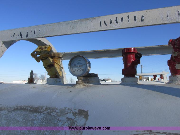 image for item I8797 Anhydrous ammonia nurse tank