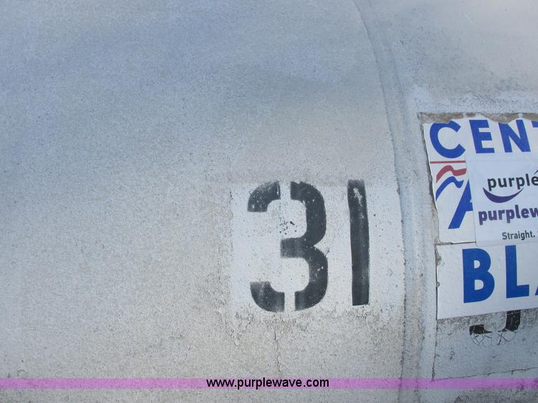 image for item I8797 Anhydrous ammonia nurse tank