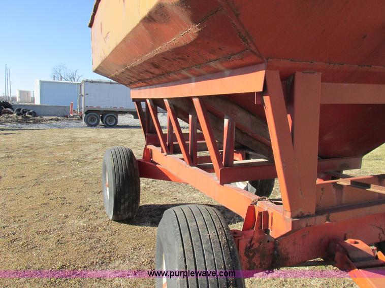 image for item I8798 Gravity flow wagon