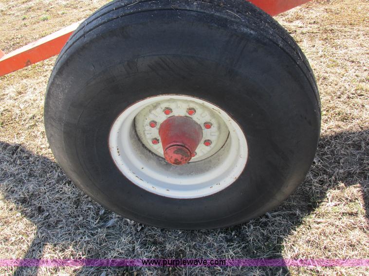 image for item I8798 Gravity flow wagon