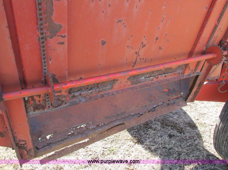 image for item I8798 Gravity flow wagon