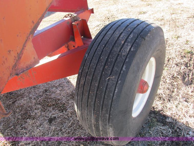 image for item I8798 Gravity flow wagon