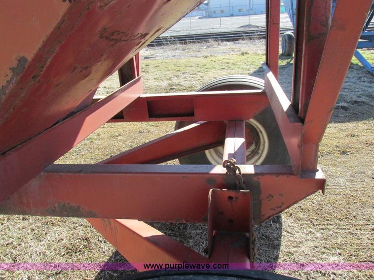 image for item I8798 Gravity flow wagon