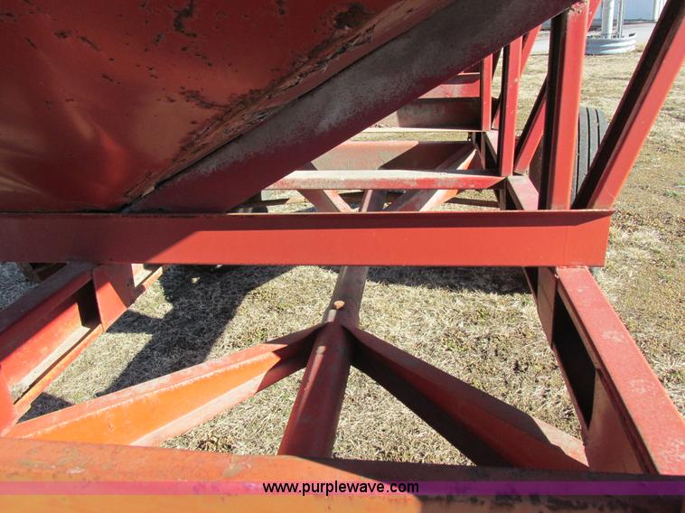 image for item I8798 Gravity flow wagon