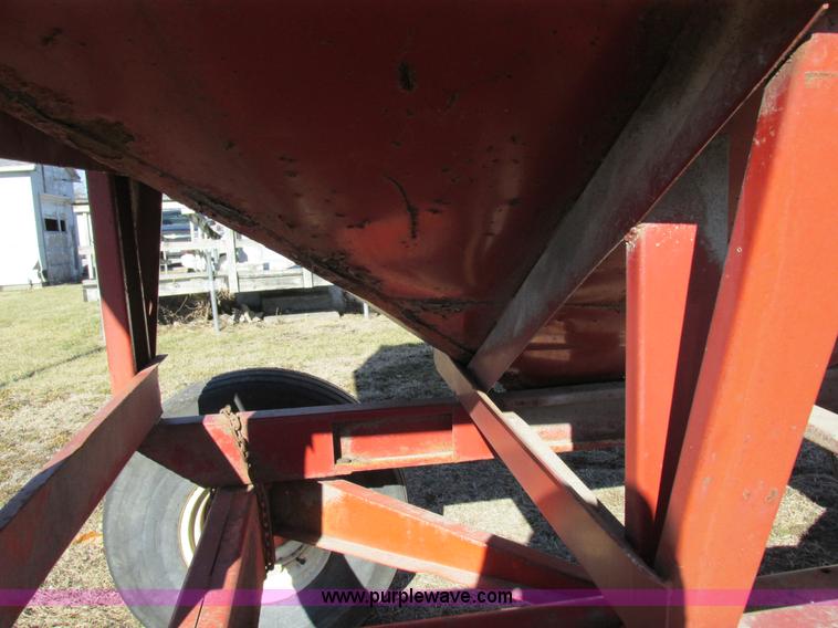 image for item I8798 Gravity flow wagon