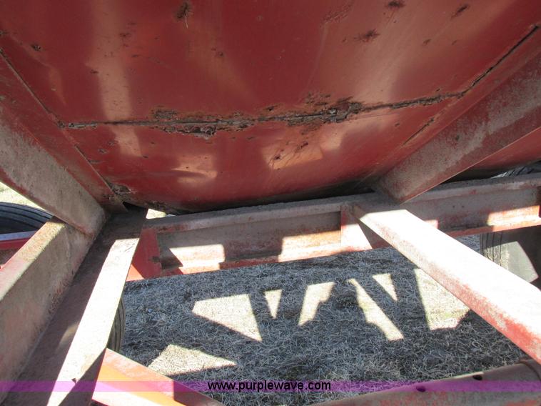 image for item I8798 Gravity flow wagon