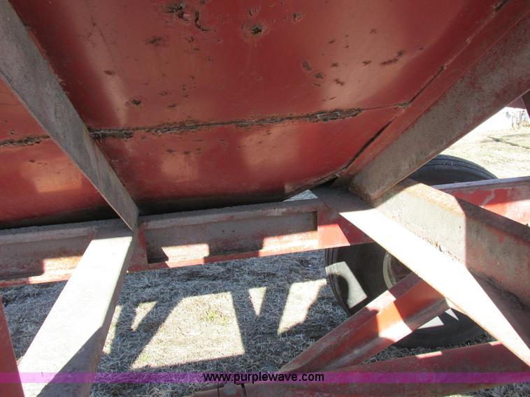 image for item I8798 Gravity flow wagon