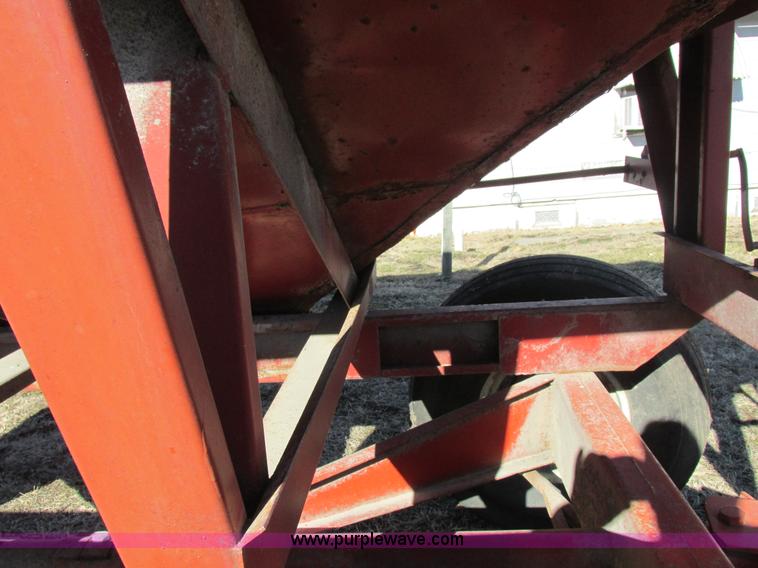 image for item I8798 Gravity flow wagon