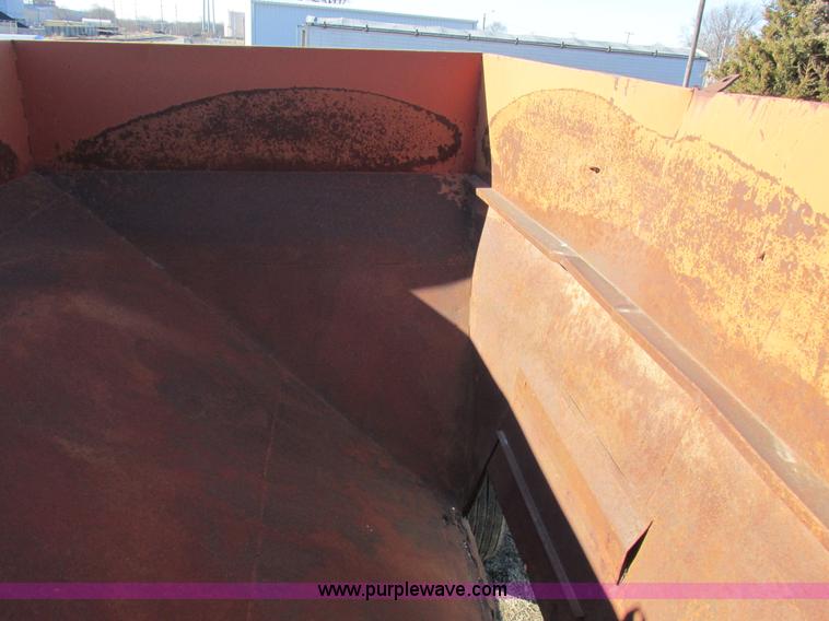 image for item I8798 Gravity flow wagon