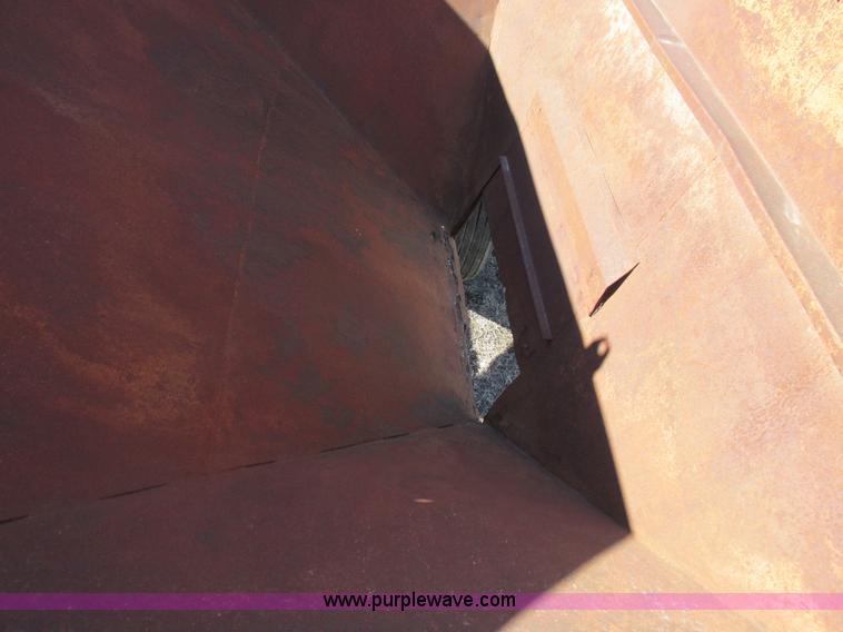 image for item I8798 Gravity flow wagon