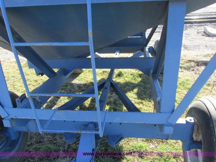 image for item I8799 Gravity flow wagon