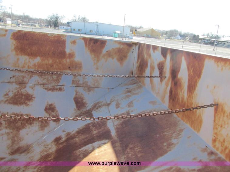 image for item I8799 Gravity flow wagon