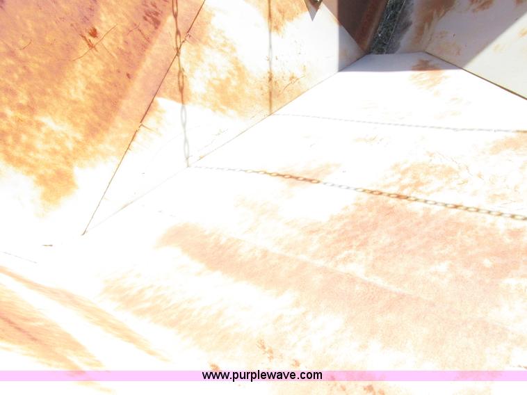 image for item I8799 Gravity flow wagon