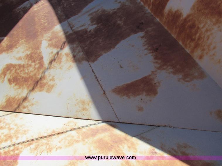 image for item I8799 Gravity flow wagon