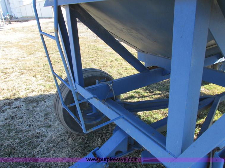 image for item I8799 Gravity flow wagon