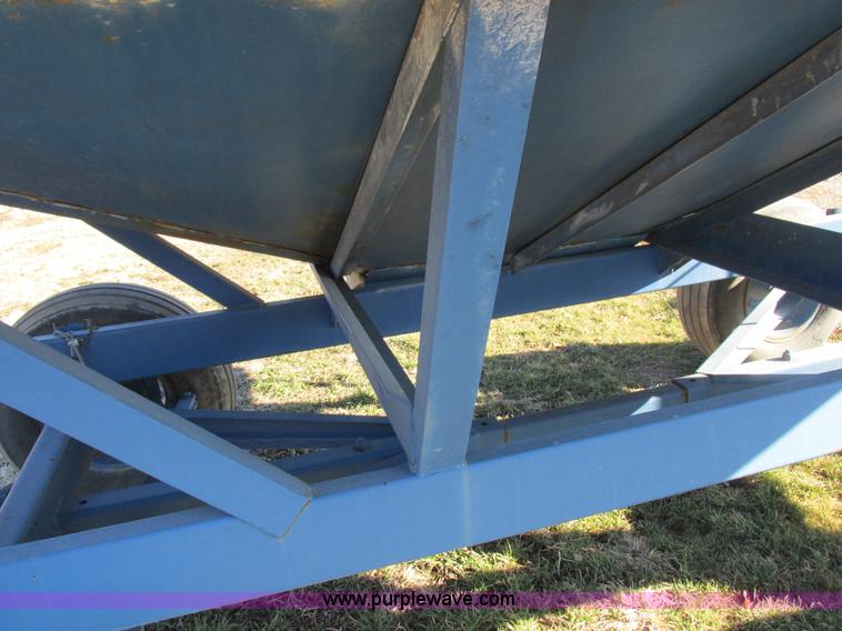 image for item I8799 Gravity flow wagon