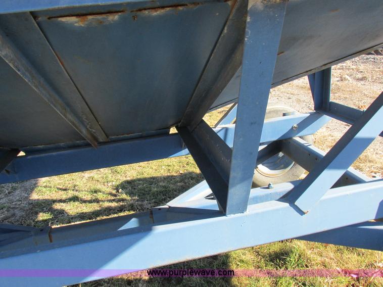 image for item I8799 Gravity flow wagon