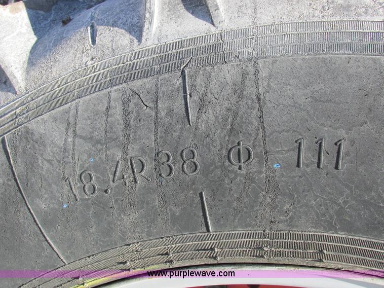 image for item I8802 1977 International 1086 tractor