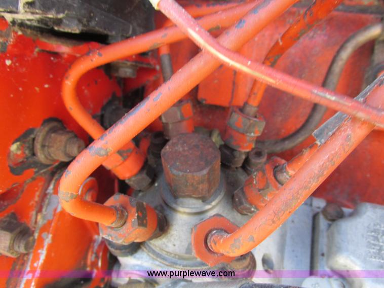 image for item I8802 1977 International 1086 tractor