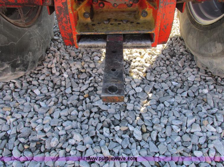 image for item I8802 1977 International 1086 tractor