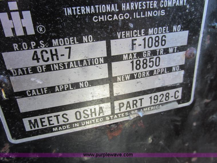 image for item I8802 1977 International 1086 tractor