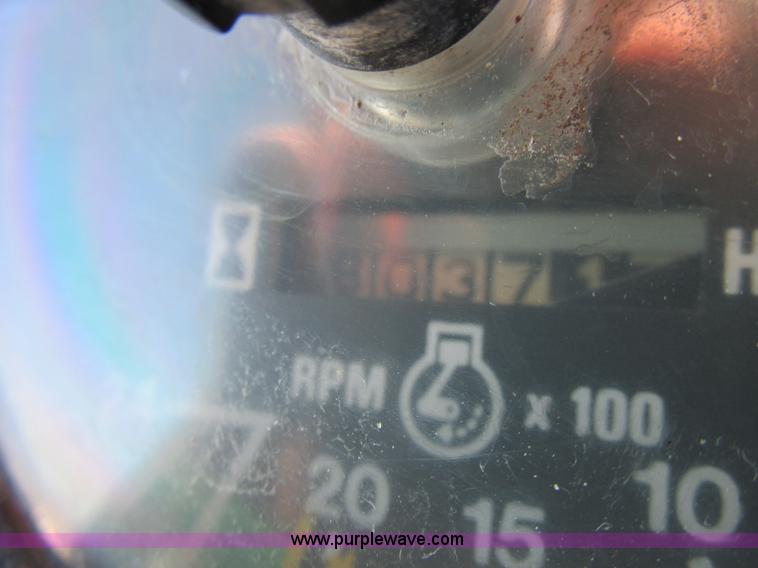 image for item I8802 1977 International 1086 tractor