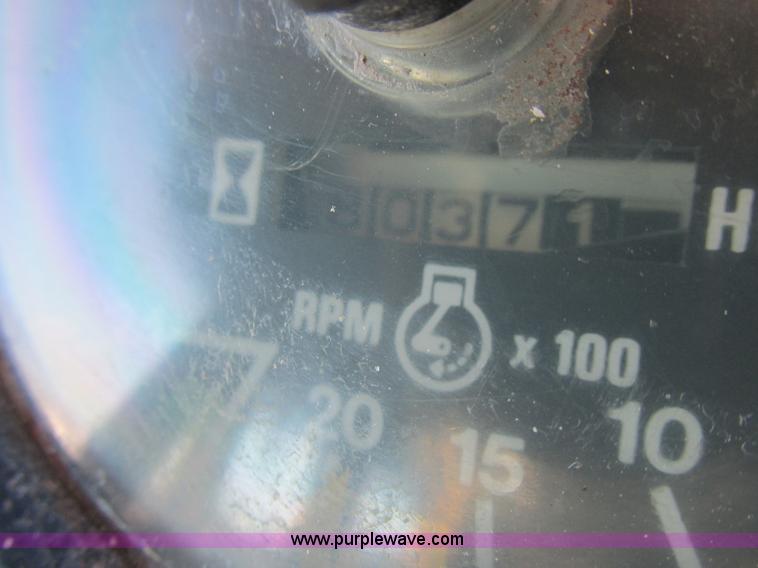 image for item I8802 1977 International 1086 tractor