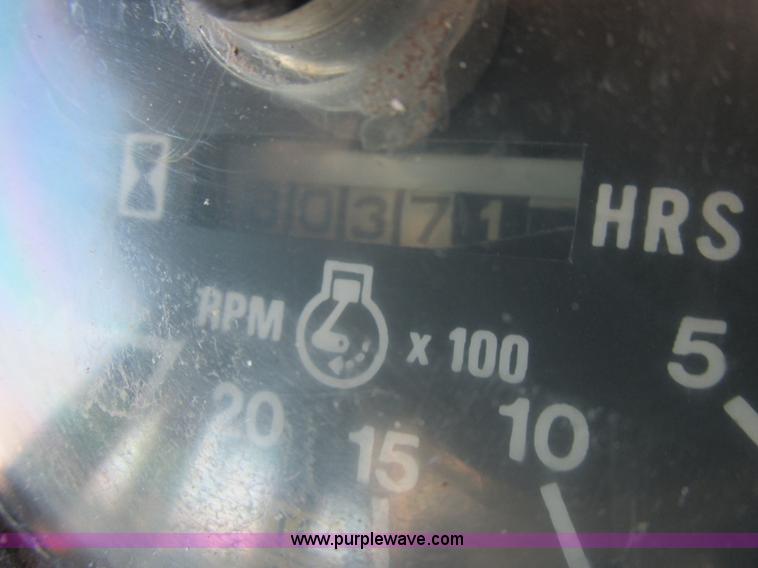 image for item I8802 1977 International 1086 tractor