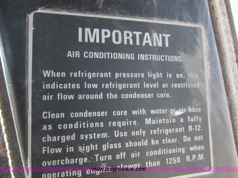 image for item I8802 1977 International 1086 tractor