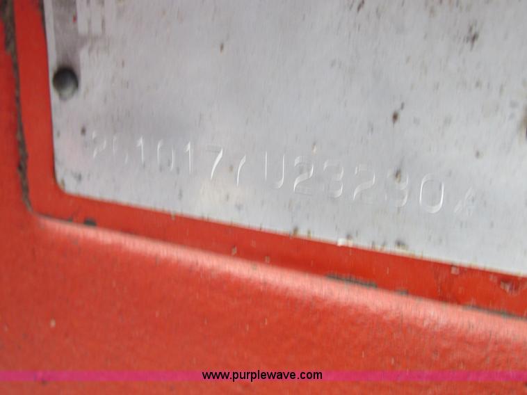 image for item I8802 1977 International 1086 tractor