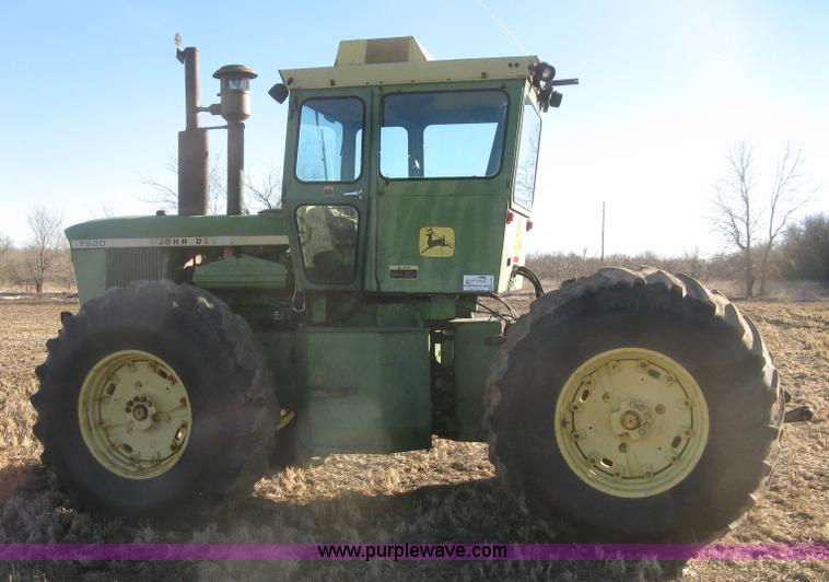 image for item K2786 1975 John Deere 7520 4WD tractor