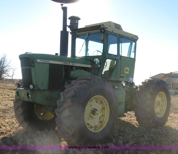 image for item K2786 1975 John Deere 7520 4WD tractor