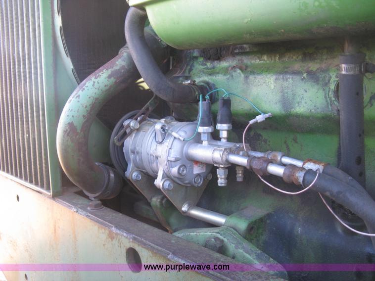 image for item K2786 1975 John Deere 7520 4WD tractor