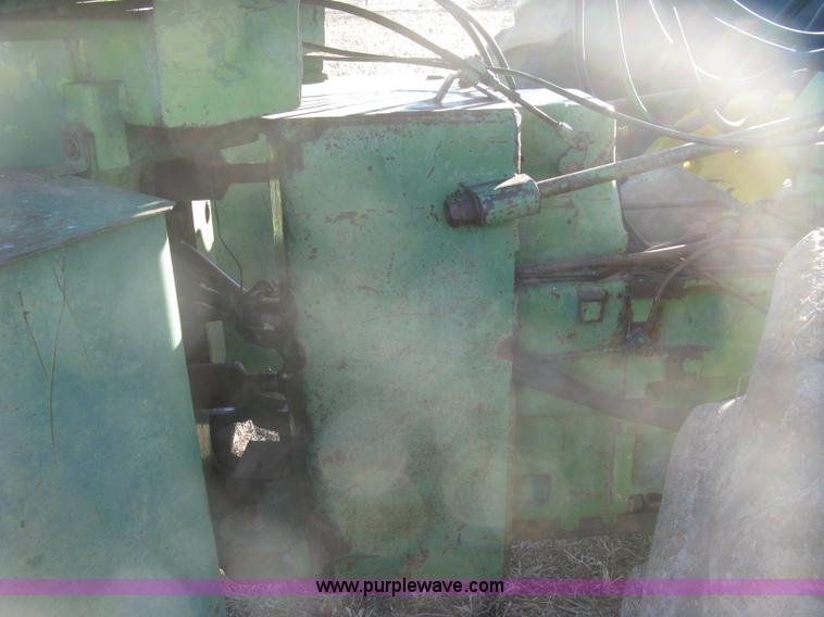image for item K2786 1975 John Deere 7520 4WD tractor
