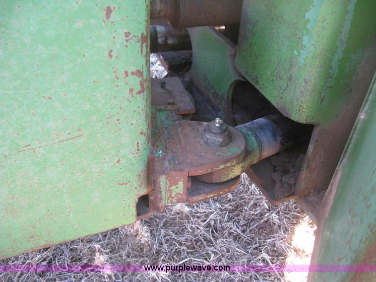 image for item K2786 1975 John Deere 7520 4WD tractor