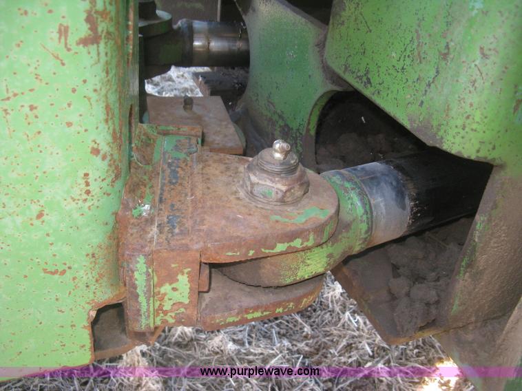 image for item K2786 1975 John Deere 7520 4WD tractor