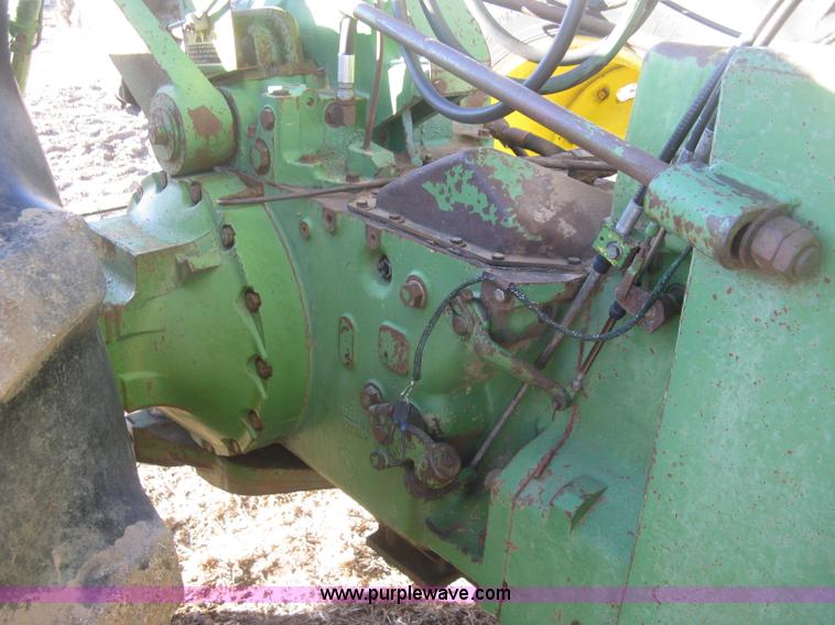 image for item K2786 1975 John Deere 7520 4WD tractor