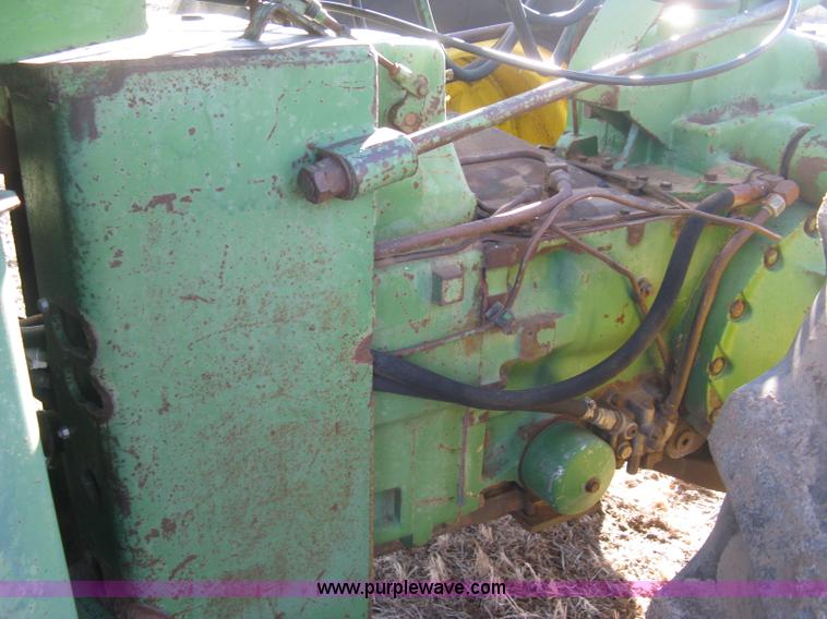 image for item K2786 1975 John Deere 7520 4WD tractor