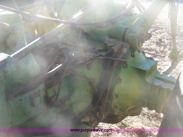 image for item K2786 1975 John Deere 7520 4WD tractor