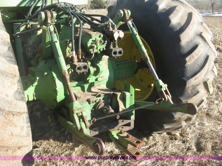 image for item K2786 1975 John Deere 7520 4WD tractor