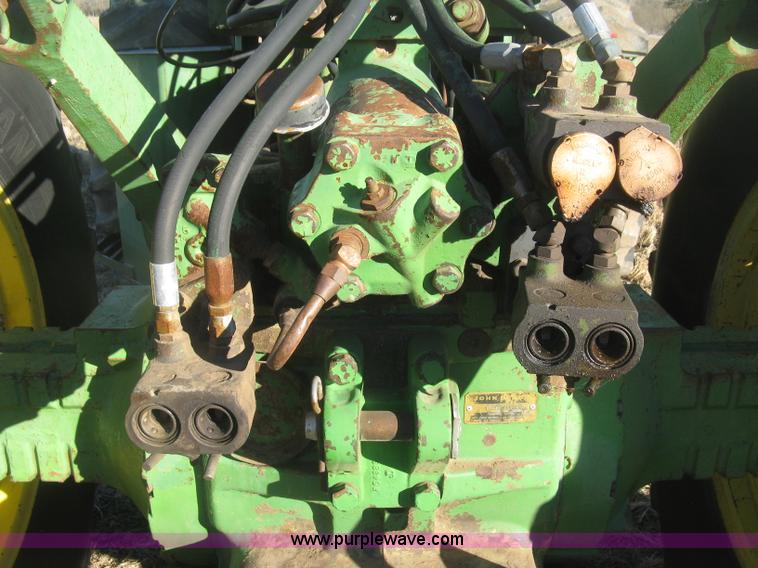 image for item K2786 1975 John Deere 7520 4WD tractor