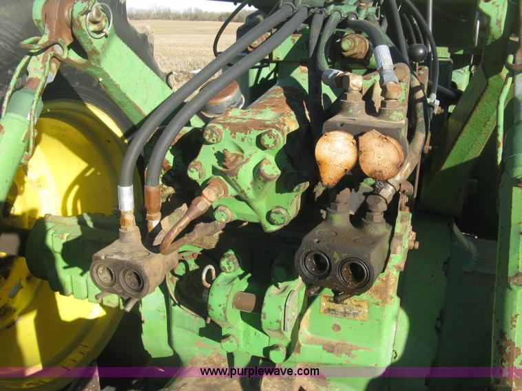 image for item K2786 1975 John Deere 7520 4WD tractor
