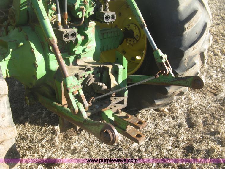 image for item K2786 1975 John Deere 7520 4WD tractor