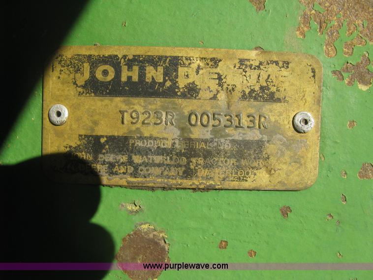 image for item K2786 1975 John Deere 7520 4WD tractor