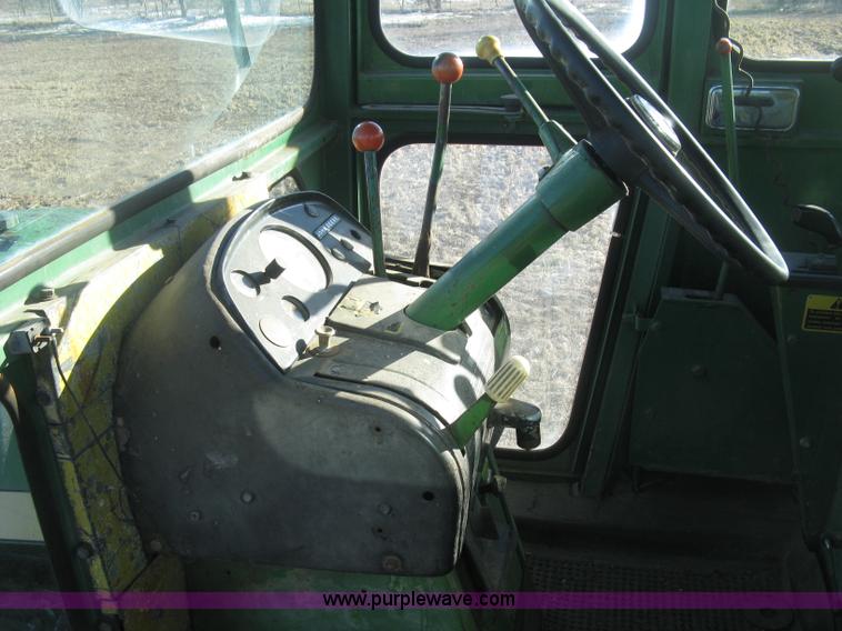 image for item K2786 1975 John Deere 7520 4WD tractor