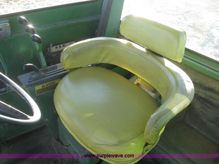 image for item K2786 1975 John Deere 7520 4WD tractor