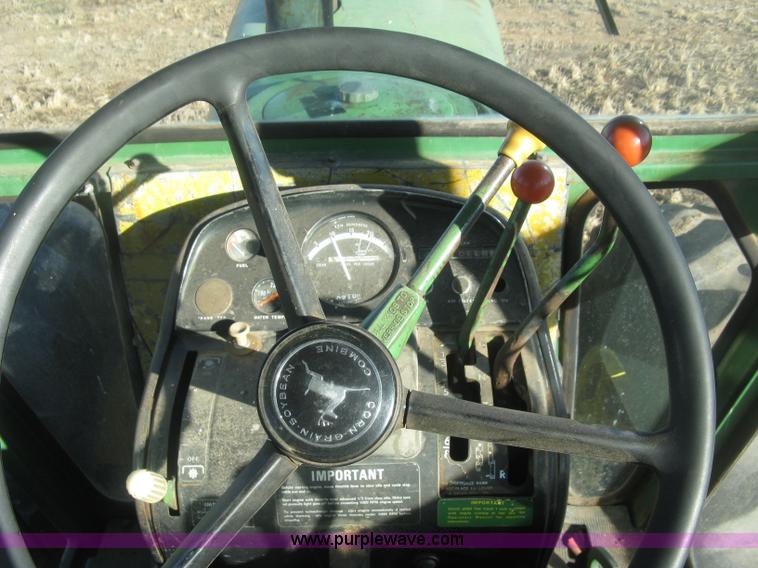 image for item K2786 1975 John Deere 7520 4WD tractor